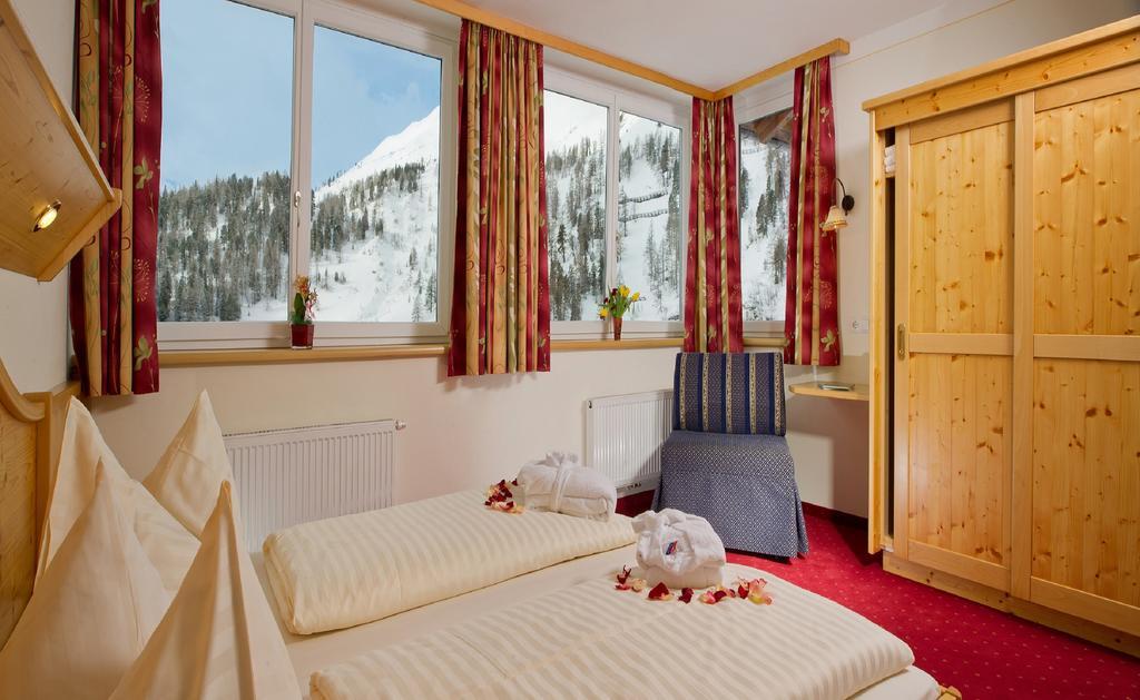 Hotel & Appartement Auerhahn Obertauern Rum bild